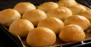 رئيس شعبة المخابز بالقاهرة يتحدث عن نجاح أول تجربة لإنتاج خبز البطاطا.. فيديو