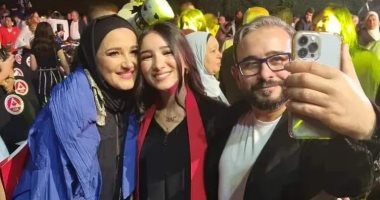 الموزع الموسيقى أحمد عادل يحتفل بتخرج ابنته كنزى ويعلق: أهم من نجاح الأغانى