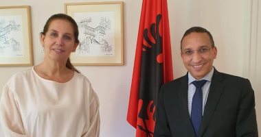 سفير مصر في تيرانا يسلم رئيس وزراء ألبانيا دعوة للمشاركة في COP27