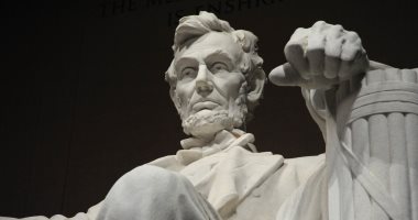 إزالة تمثال أبراهام لينكولن من مكتبة جامعة كورنيل الأمريكية.. ما السبب؟