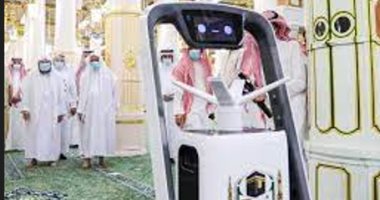 11 روبوتًا للتعقيم ومكافحة الأوبئة داخل المسجد الحرام