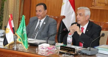 انعقاد لجنة ترشيح المتقدمين لمنصب عميد كلية التربية برئاسة الدكتور عادل مبارك
