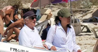 روبرت دى نيرو وتيفانى تشين فى أجواء رومانسية على شاطئ فورمينتيرا بإسبانيا