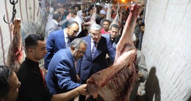 محافظ المنيا يتفقد معرض السلع الغذائية واللحوم ببنى مزار استعدادا للعيد..صور