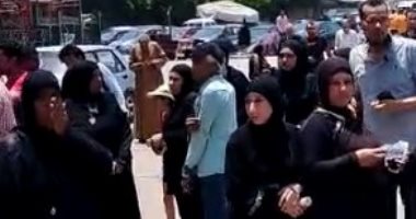 أسرة شيماء جمال تودع جثمانها بالملابس السوداء والدموع.. صور