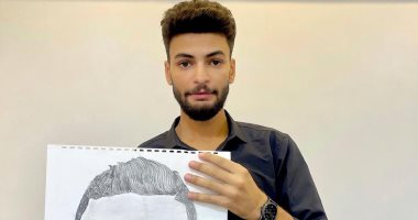 "أحمد" يشارك بلوحاته الفنية لإبراز موهبته فى الرسم