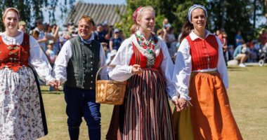 رقصات شعبية وأزياء تقليدية.. فعاليات كرنفال الصيف فى السويد 