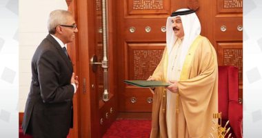 سفير مصر بالمنامة يسلم ملك البحرين دعوة الرئيس السيسي لحضور COP27