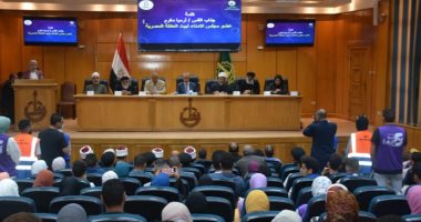 محافظ القليوبية يشهد أولى جلسات برنامج "شباب يحاور" لبيت العائلة المصرية