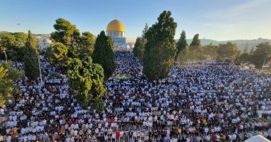 عشرات الآلاف من المسلمين يؤدون صلاة عيد الأضحى فى المسجد الأقصى.. صور