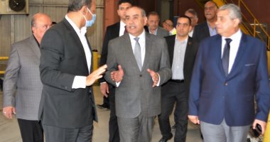 وزير الطيران يتابع التشغيل بمطار القاهرة ويهنئ العاملين والمسافرين بالعيد 