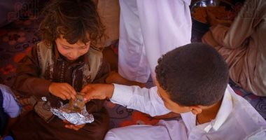 صورة اليوم.. لقمة هنية تكفي مية من أطفال واحة سيوة خلال عيد الأضحى