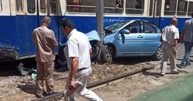 إصابة شخص فى حادث تصادم سيارة ملاكى وترام الرمل بالإسكندرية 