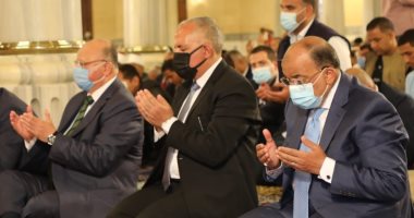 وزير التنمية المحلية يؤدى صلاة الجمعة بالحسين بمناسبة العيد القومى للقاهرة