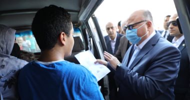 محافظ القاهرة يتابع ميدانيا التزام السائقين بتعريفة الركوب بموقف أقاليم المرج