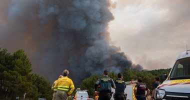حريق ضخم يخرج عن السيطرة في محمية طبيعية بإسبانيا بسبب ارتفاع الحرارة..فيديو 