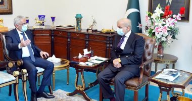 رئيس الوزراء الباكستانى يستقبل السفير المصرى فى إسلام أباد