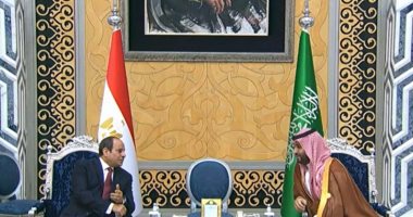 السعودية نيوز | 
                                            ولى العهد السعودى يستقبل الرئيس السيسي فى مطار جدة
                                        