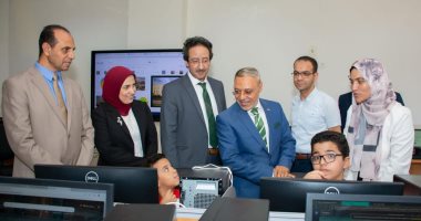رئيس جامعة طنطا يتفقد معرض مشروعات الذكاء الاصطناعى لـ"طلاب الحاسبات"