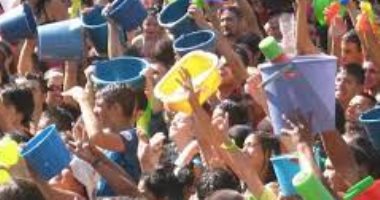 مهرجان المياه فى مدريد يعود من جديد بعد توقف عامين بسبب كورونا.. فيديو