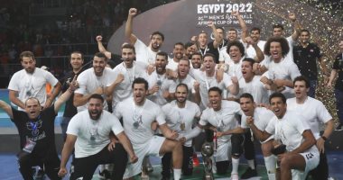 أحمد الأحمر بعد الفوز بكأس إفريقيا لليد: إحساس خيالى إنك تتوج وسط بلدك وأهلك