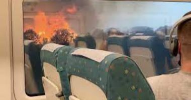 ركاب قطار فى إسبانيا يعيشون لحظات رعب بسبب محاصرتهم وسط الحرائق.. فيديو