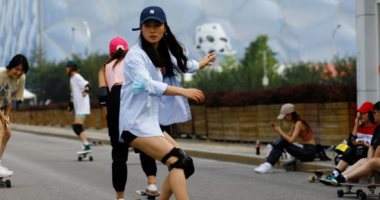 التزلج على الألواح أسلوب حياة.. ممارسة الرياضة التراثية فى شوارع الصين رغم قيود كورونا