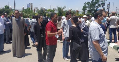 تشييع جثمان الدكتور أحمد مرسى رئيس دار الكتب الأسبق من مسجد الشرطة.. صور 