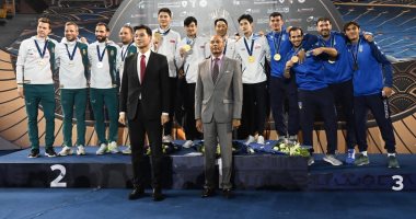 منتخب كوريا الجنوبية لسلاح السيف للرجال يفوز بالميدالية الذهبية ببطولة العالم للمبارزة