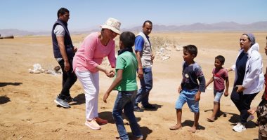 وزيرة البيئة تلتقى بمجموعة من الأطفال وممثلى المجتمعات المحلية بمحمية نبق بجنوب سيناء 