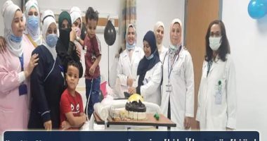 مستشفى الكرنك بالأقصر يحتفل بخروج طفل عامين بعد 42 يوما من الالتهاب الرئوي الحاد