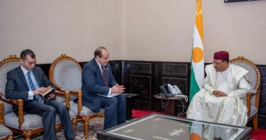 سفير مصر يسلِّم الدعوة الموجهة من الرئيس السيسى لرئيس النيجر للمشاركة فى مؤتمر المناخ