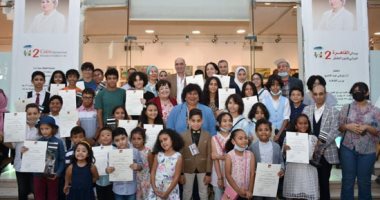 وزيرة الثقافة تسلم جوائز الدورة الثانية لبينالي القاهرة الدولي لفنون الطفل