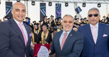 رئيس جامعة طنطا يشهد حفل تخريج دفعة جديدة من طلاب كلية التربية الرياضية