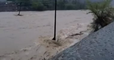 أمطار غزيرة تضرب عدة مناطق بالإمارات والحكومة تدفع بفرق الإنقاذ.. فيديو
