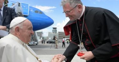 بابا الفاتيكان يتعهد بتعزيز حقوق الشعوب الأصلية خلال ثالث جولة فى كندا