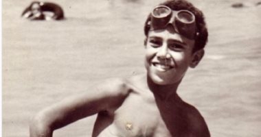 أشرف عبد الباقى يمازح الجمهور بـ"فورمه الساحل" فى صورة فوتوشوب من طفولته