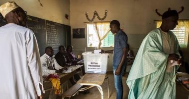 انتخابات السنغال.. السنغاليون يتوجهون لصناديق الاقتراع لاختيار ممثليهم بالبرلمان.. أكثر من 7 ملايين لهم حق التصويت لاختيار 165 نائبا من بين 8 لوائح انتخابية.. والداخلية تحظر التنقل بين الولايات حتى الإثنين