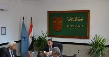 رئيس جامعة الإسكندرية يجتمع باللجنة العليا المنظمة لبطولة كأس مصر للجامعات
