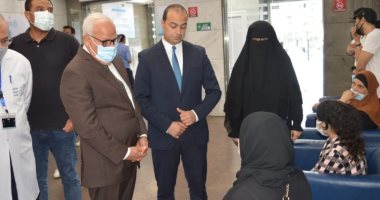 محافظ بورسعيد يتفقد مستشفى النصر التخصصى ويلتقى المواطنين لمتابعة مستوى الخدمات