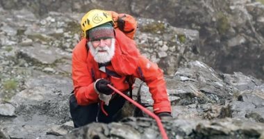 تسلق 282 جبلا فى 1200 يوم.. تحدٍ خطير لعجوز عمره 82 عاما (فيديو)