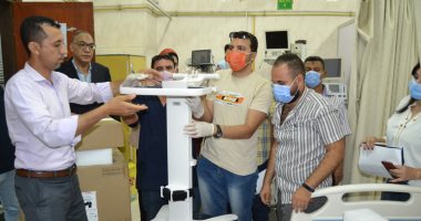 جامعة أسيوط تتسلم أجهزة تنفس صناعى وصدمات كهربائية لصالح معهد جنوب مصر للأورام 