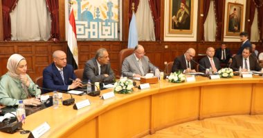 محافظ القاهرة يجتمع مع إدارة أصول وأملاك الدولة لحل المشاكل