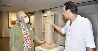فاروق حسنى مشيدا بمعرض عشرينيات الفن المصرى: متفرد ومتميز