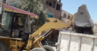 رفع 100 طن أتربة من شوارع مدينة إدفو ومواصلة أعمال النظافة.. صور