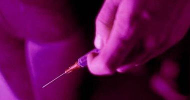 Après la propagation de l’acupuncture en Europe, il y a des avertissements sur l’hépatite et le sida