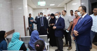 محافظ المنيا يتفقد وحدة التصلب المتعدد بمستشفى سمالوط التخصصى.. صور