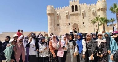 الفوج الأول للطالبات الوافدات بالأزهر فى زيارة إلى معالم الإسكندرية المختلفة.. صور