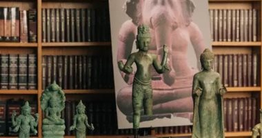 أمريكا تعيد لـ كمبوديا 30 قطعة مسروقة من أعمال عهد الخمير الفنية