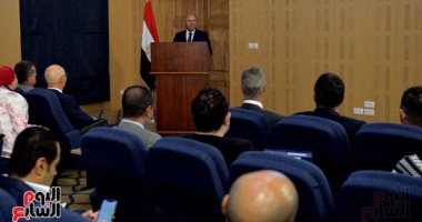 وزير النقل: الرئيس السيسى وجه بجعل مصر مركزا من مراكز التجارة العالمية